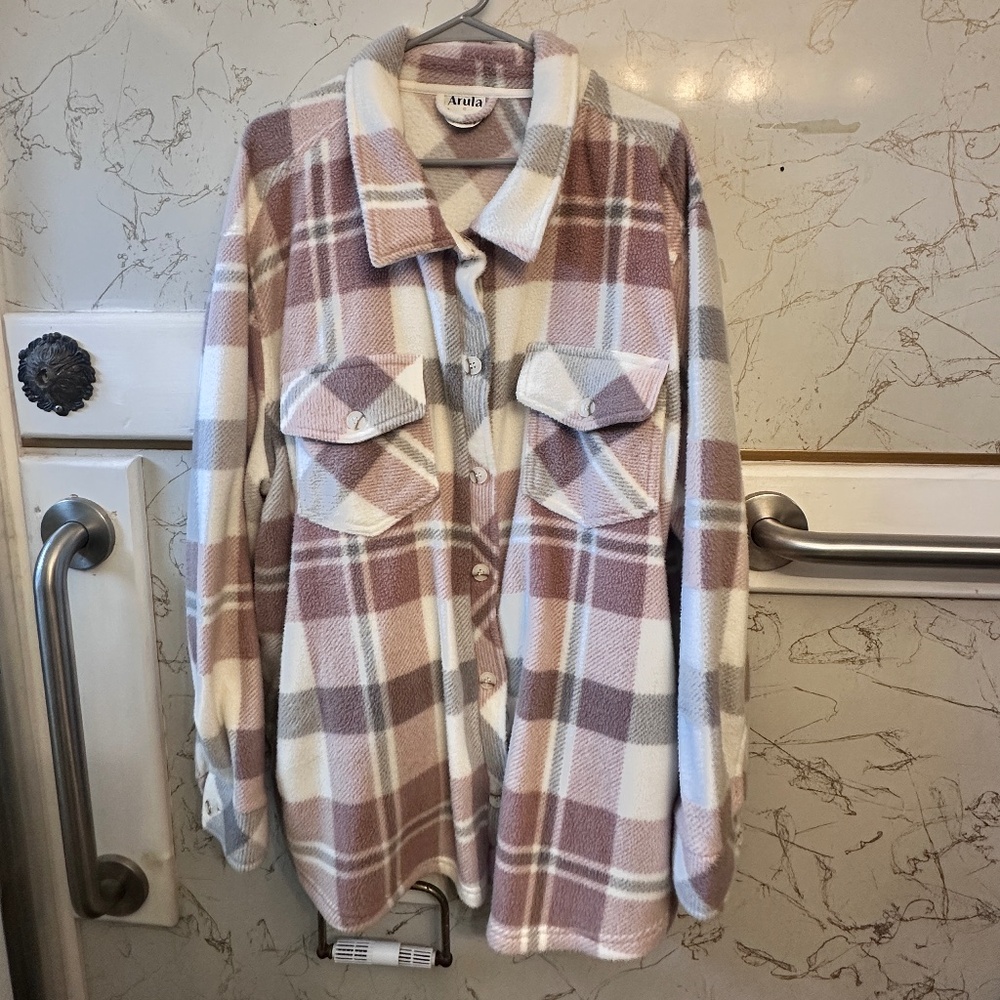 ARULA Cream and Mauve Plaid Button-Up Shacket